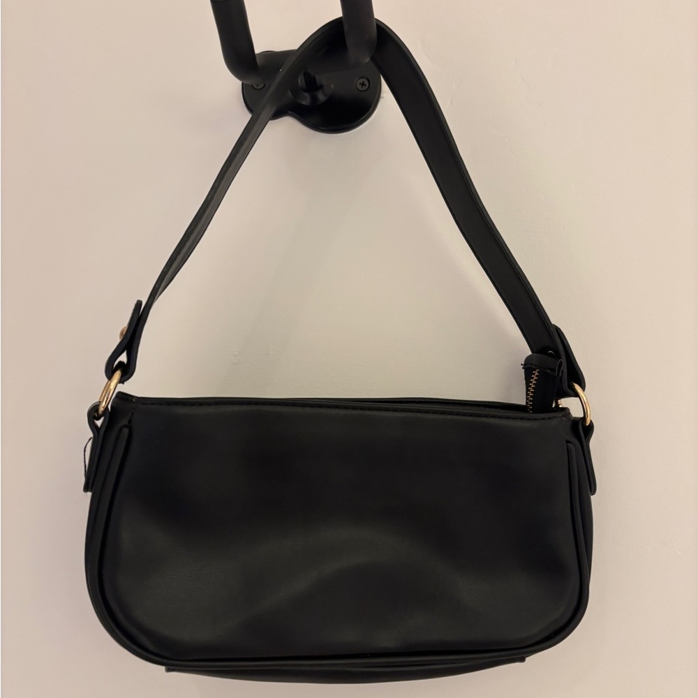 Elegant Black Leather Shoulder Bag